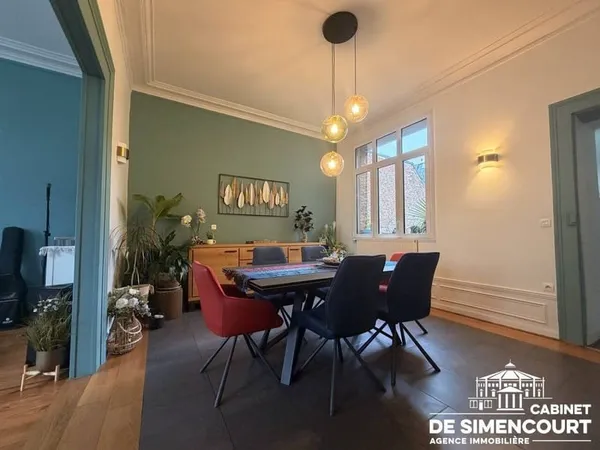 Maison 8 pièces 263 m²