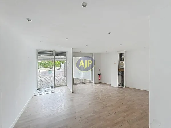 Local commercial Bordeaux 85 m2