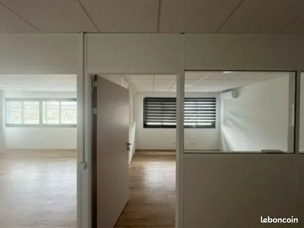 BUREAUX 61 m² BAYONNE