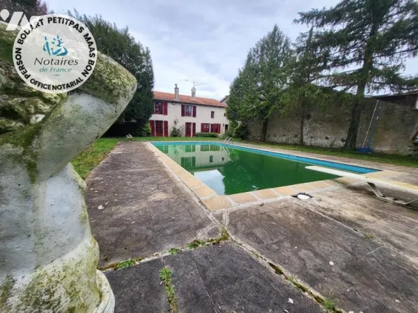 Maison 11 pièces 256 m²