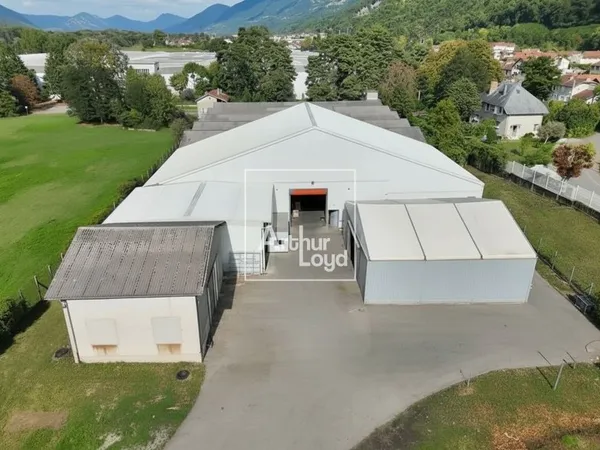Local industriel 3220 m²