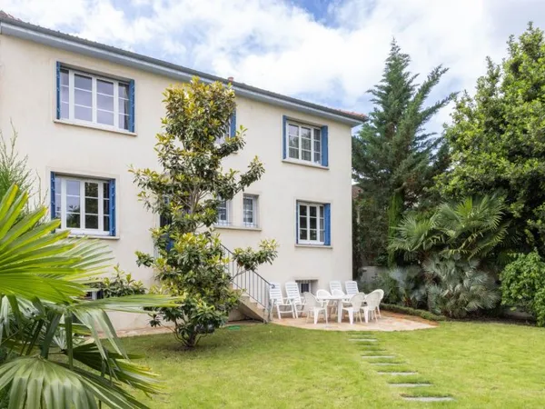 Maison de 4 chambres, jardin et dépendance, en très bon état
