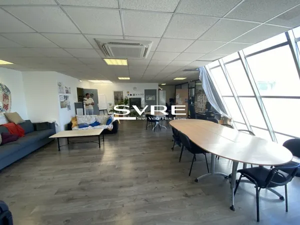 Local professionnel 118 m²