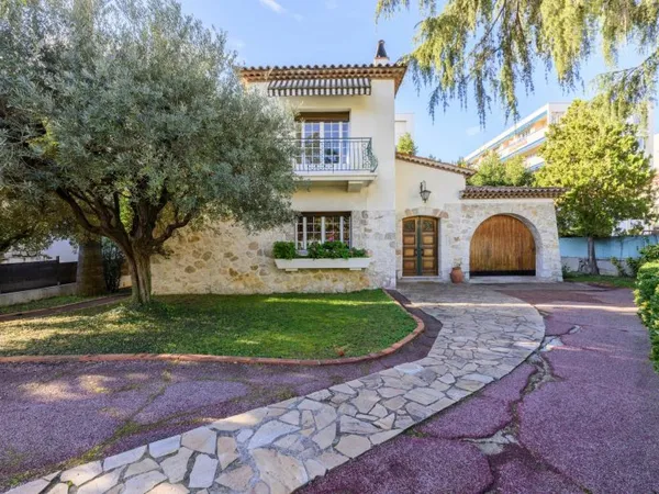 Villa coeur de Cimiez à rénover