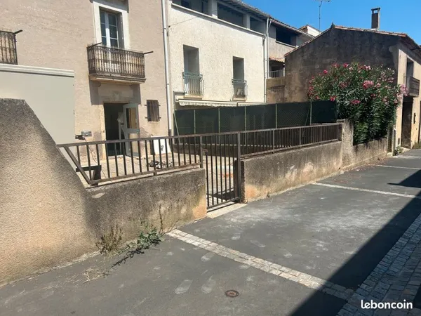 Maison de village avec cour