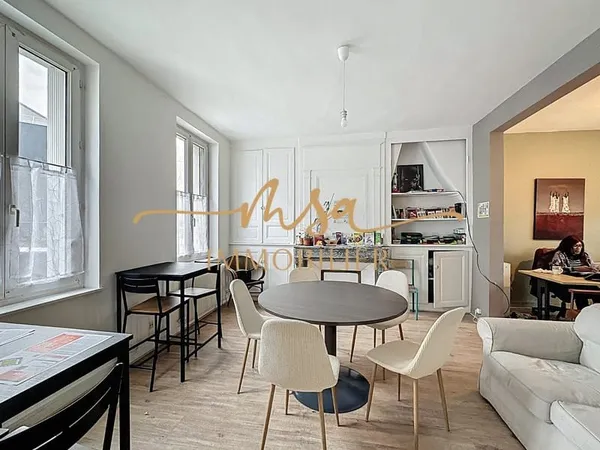DARNETAL = AU PIED DES COMMERCES = MAISON avec 5 beaux burea