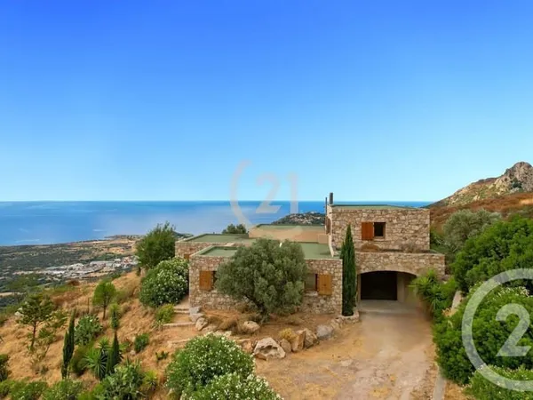 Maison 8 pièces 266 m²