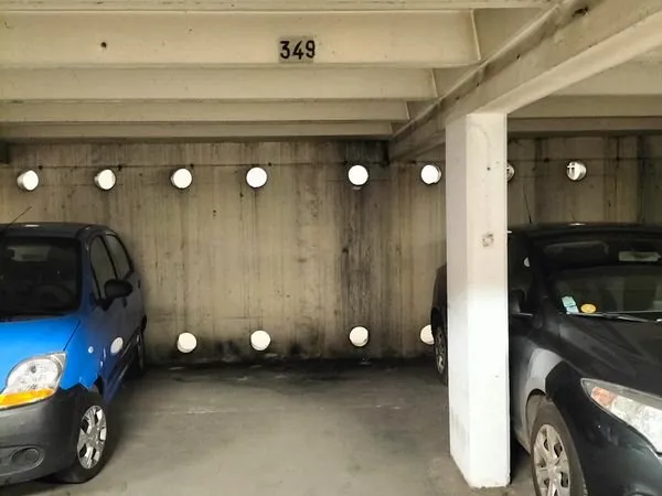 Place de parking moto ou scooter sécurisée (avec vidéosurveillance)