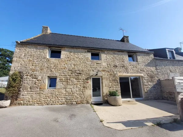Maison en pierre de pays, secteur calme, jardin clos et arbo