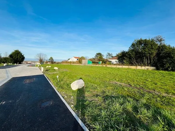 Terrain 348 m²