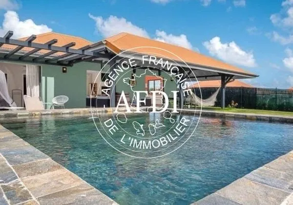 Jolie villa F4 de 140m² avec piscine sur terrain de plus de 120