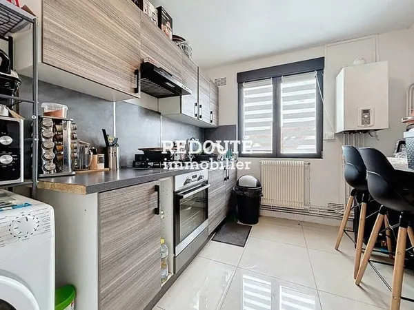 SUPERBE APPARTEMENT DE TYPE 4 - ENTIÈREMENT RÉNOVÉ