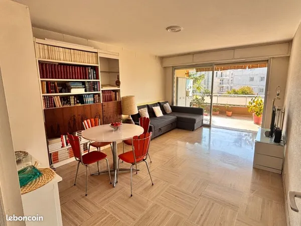 Spacieux 2P. Traversant 53 m² SE/NO, très lumineux, dans résidence de standing sécurisée, verdoyante