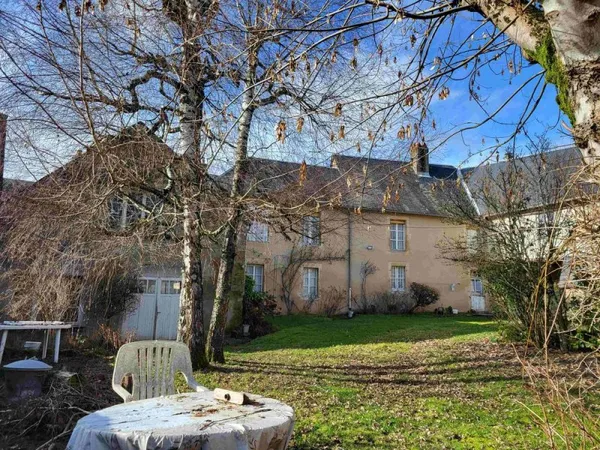grande maison de village