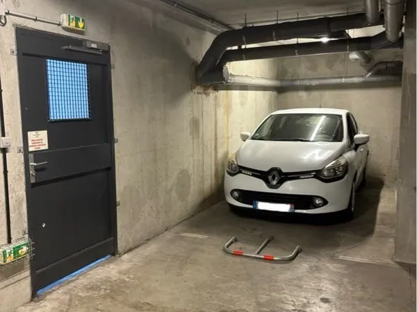 Av Parking dans résidence sécurisée au 193 Rte d'Albi