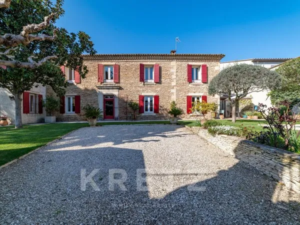 A quelques minutes de Nimes, Maison vigneronne XIXe de 282 m²,10 pièces, 5 chambres, Piscine, Jardin