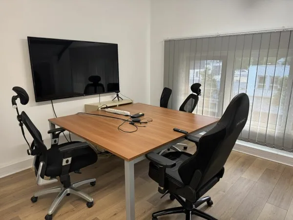 Bureau et espace de travail Vente Saint-Avertin  234m² 421200€