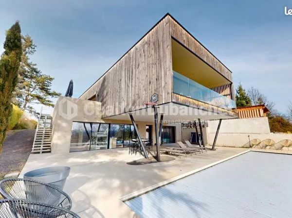 Villa 6 pièces 235 m²