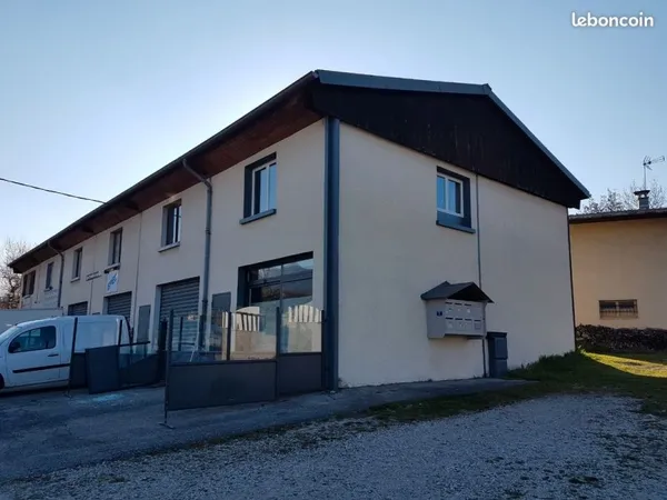 Particulier Loue local professionnel 85 m2