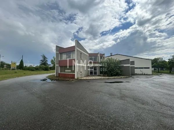 Bureaux - Local commercial - Emplacement de choix
