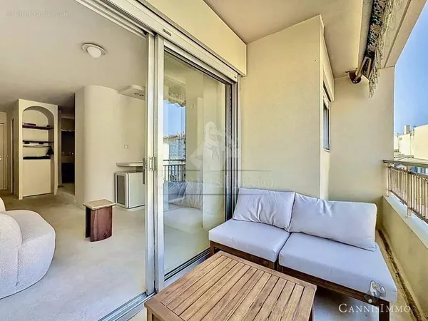 2 pièces de 29 m² - Cannes Centre / Rue d'Antibes - Parking