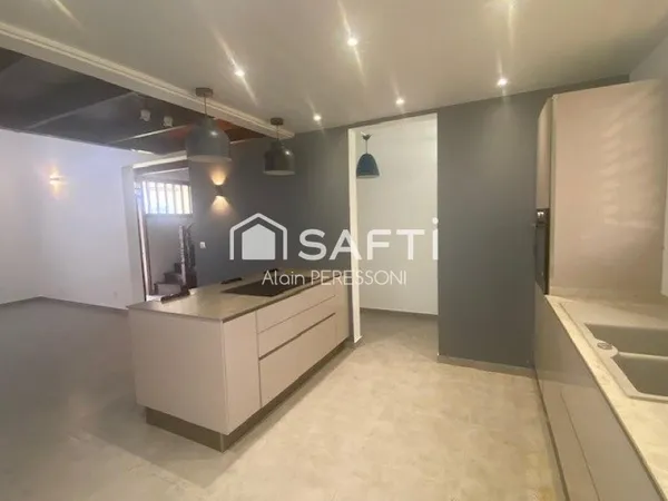 Maison R+1 T6 rénovée à neuf sur 810m2 de terrain