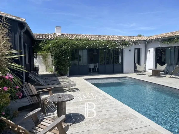 ÎLE DE RÉ - Maison à vendre - SAINT-CLÉMENT-DES-BALEINES - Piscine.