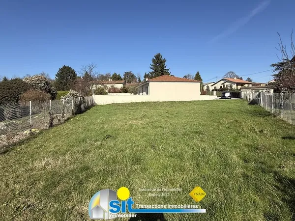 Terrain constructible Centre village Les Côtes-d'Arey (3