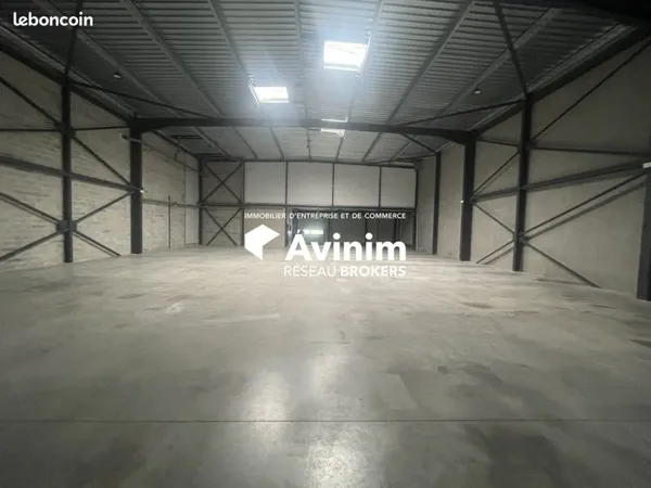 Local 1357 m² Aix-en-Provence