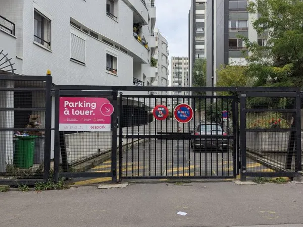 Loue parking 12m²