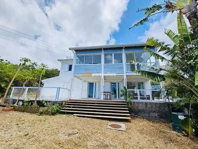 A LOUER - MAISON T6 MEUBLEE DE 175M2 - LA SALINE LES HAUTS