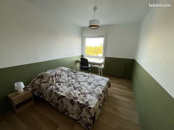 Chambre meublée en colocation