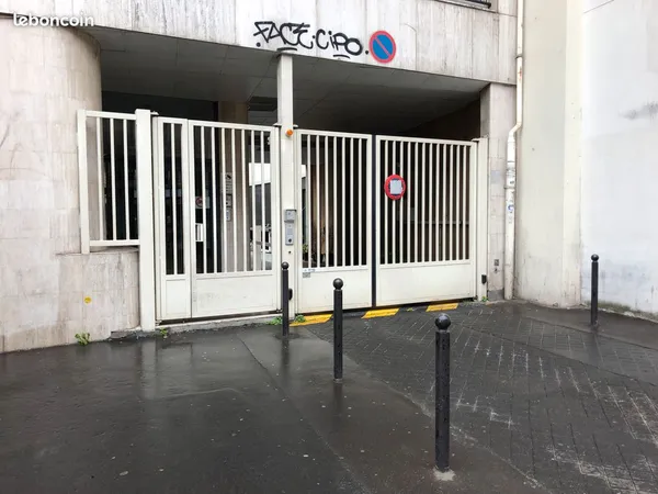 Place parking securisée, 38 rue marx dormoy