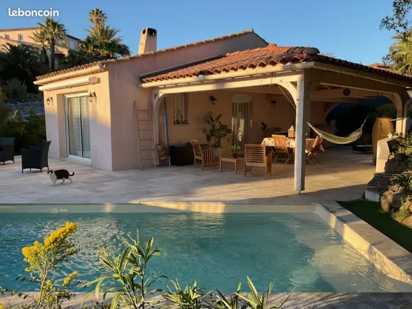 Maison de 120 m2 avec piscine privée, domaine sécurisé et fort potentiel locatif