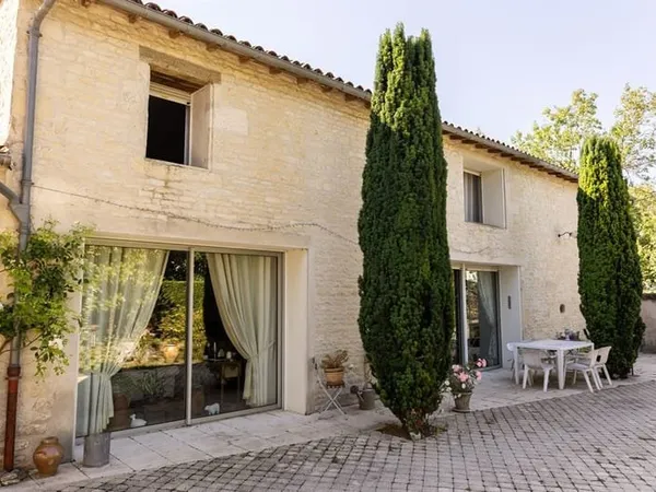 AGNES - Maison familiale en pierre, alliant authenticité et modernité, à 40 min de La Rochelle