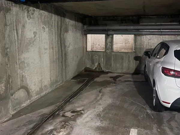 Stationnement/parking à louer