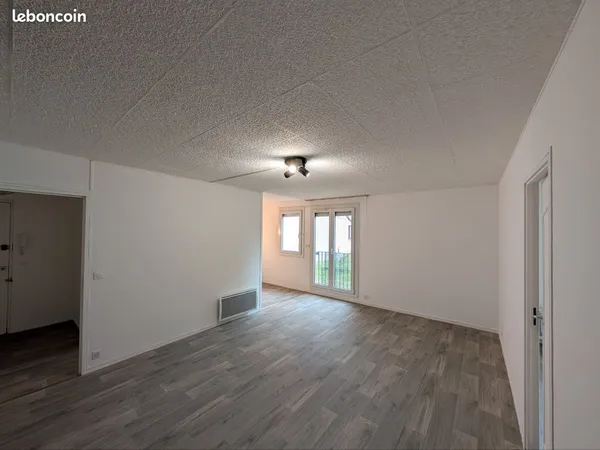 Appartement 2 pièces 51 m² - RDC calme - Parking + cave - Proche centre ville