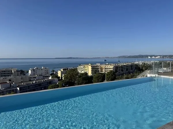 SAINT-LAURENT-DU-VAR STUDIO NEUF AVEC PARKING A PROXIMITE DE LA MER