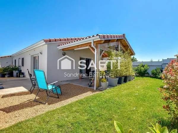 Maison lumineuse, récente, proche des commodités !