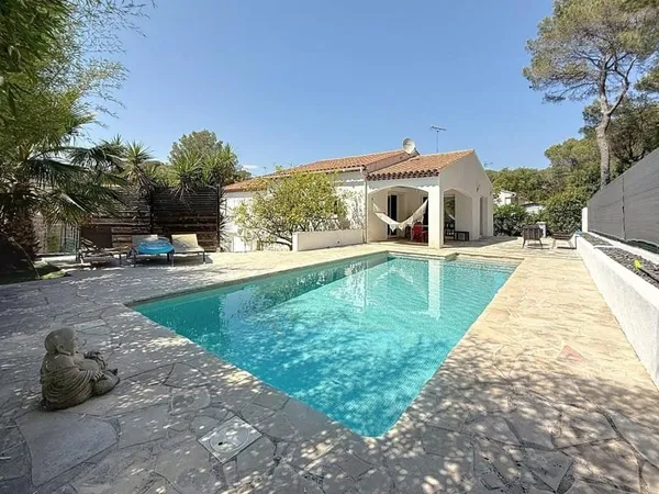 Maison de 150m² avec piscine en lisière de forêt