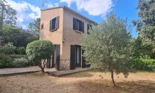 F1 meublé de 32 m2 avec petit jardin à St Pancrace