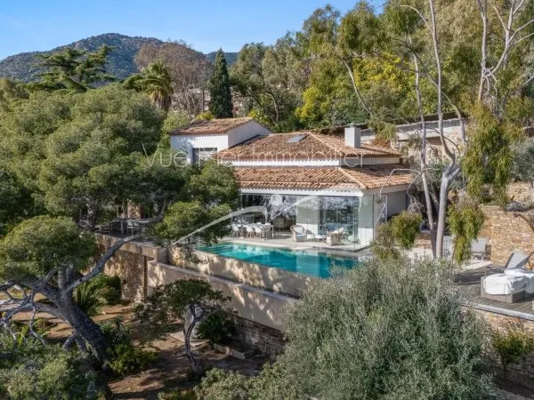 Juste Magique ! Somptueuse Villa Pieds dans l'eau accès mer au