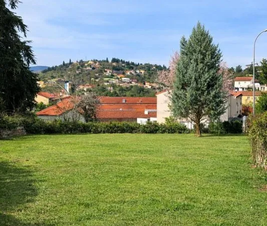 Terrain constructible 530 m² - Quartier recherché - 120 000 € Rive-de-Gier