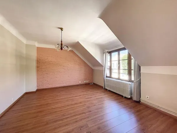 LOCATION : appartement T2 (56 m²) à VOISINS LE BRETONNEUX