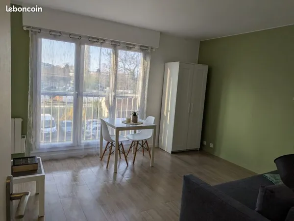 Studio Meublé 20m² - Centre-Ville Trappes - Parking Privatif