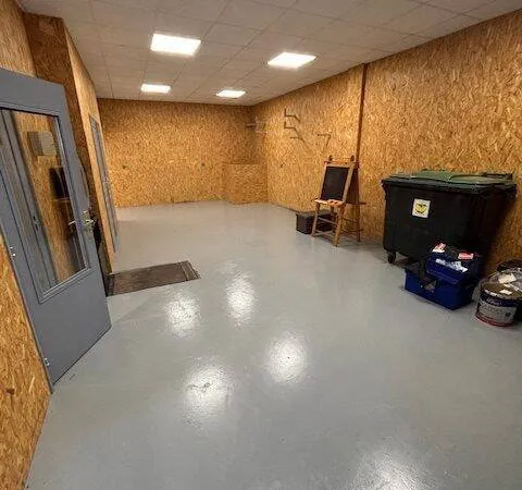 Entrepôt 67 m²