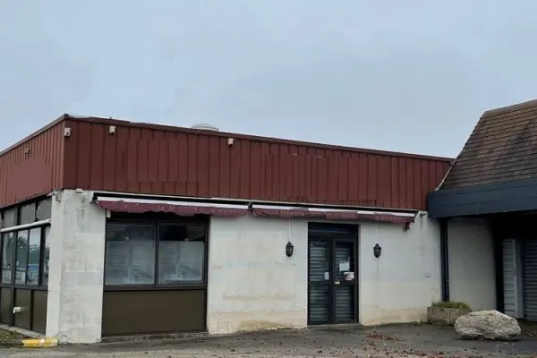 A vendre , Anet ( 28260 ) , bâtiment commercial : murs 715 m2