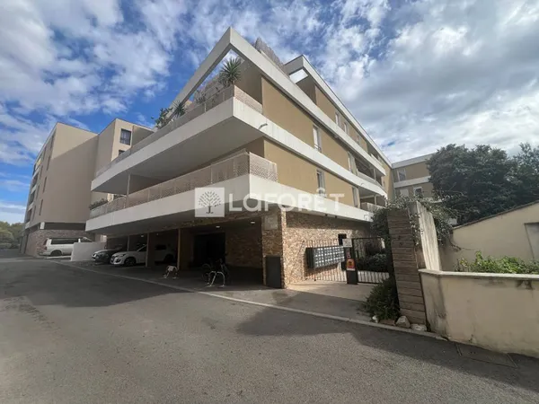 Castelnau le lez . GARAGE de 17 m²