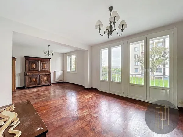 VILLEFRANCHE/ARNAS - Appartement T4 à rafraichir