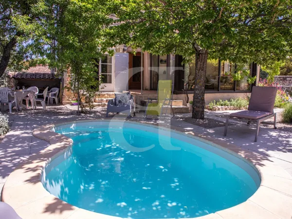 Authentique mas du 18€ siècle avec piscine dans un charmant H